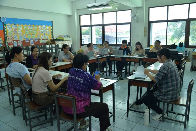 ประชุมกลุ่มสาระการเรียนรู้และกิจกรรม PLC