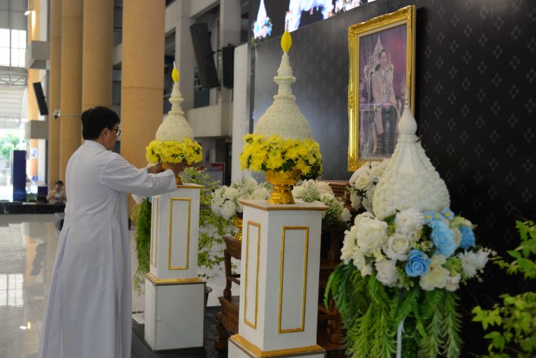 พิธีน้อมรำลึกในพระมหากรุณาธิคุณ เนื่องในโอกาสวันคล้ายวันพระบรมราชสมภพ พระบาทสมเด็จพระบรมชนกาธิเบศร มหาภูมิพลอดุลยเดชมหาราช บรมนาถบพิตร วันชาติ และ วันพ่อแห่งชาติ ระดับขั้นพื้นฐาน