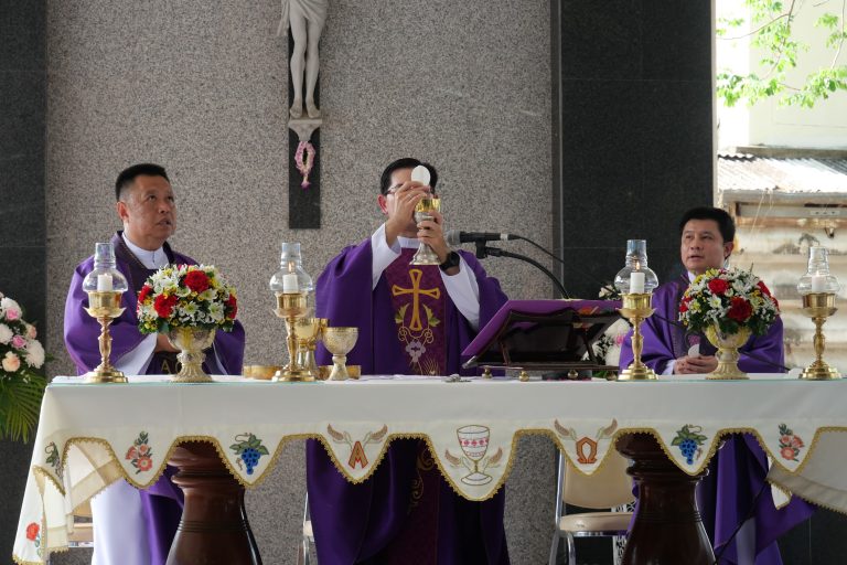 เสกสุสาน วัดธรรมาสน์นักบุญเปโตร บางเชือกหนัง